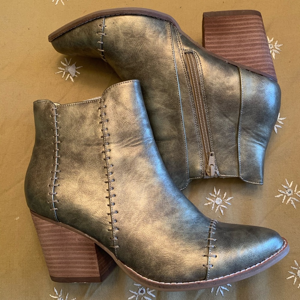 Rock-and-Roll Golden Booties
